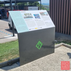 Faristol interpretatiu d'acer acabat pintat